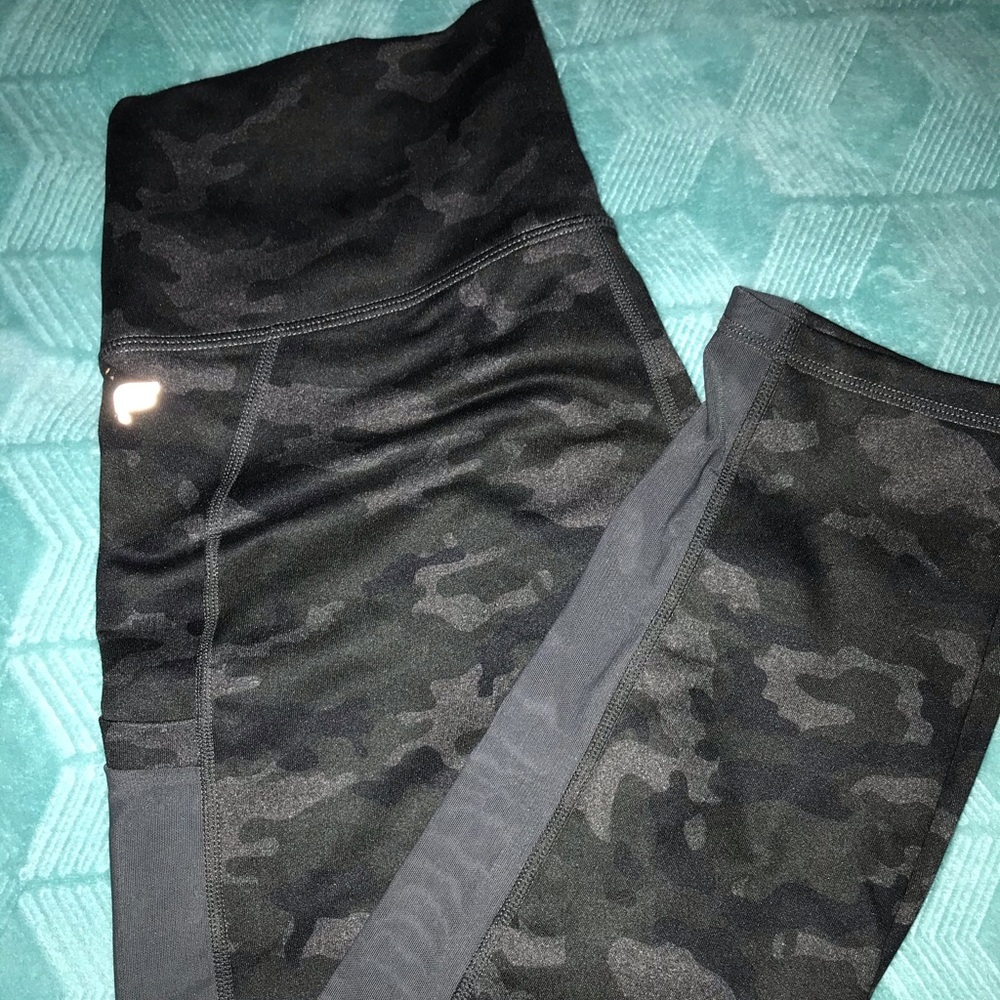 Fabletics never worn Mila Capri leggings